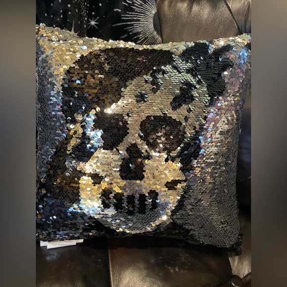 SKULL Black And Silver Sparkly Reversible Sequins Gothic Halloween Throw Pillow - Picture 3 of 6